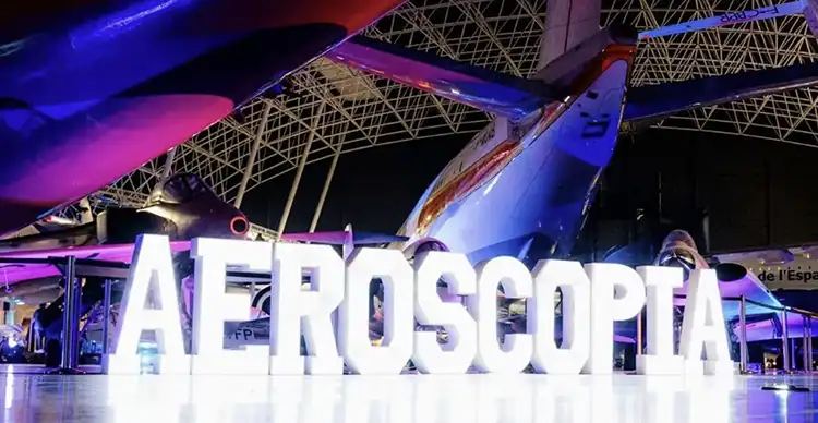 Evasion artistique et aéronautique à proximité du château
